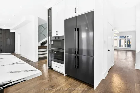 193 Mateo Place Mississauga ON L5A 2K4