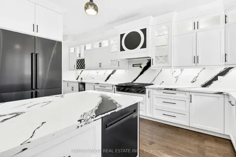 193 Mateo Place Mississauga ON L5A 2K4