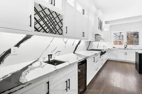 193 Mateo Place Mississauga ON L5A 2K4
