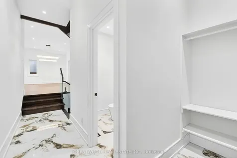 193 Mateo Place Mississauga ON L5A 2K4
