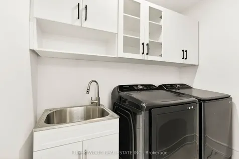 193 Mateo Place Mississauga ON L5A 2K4