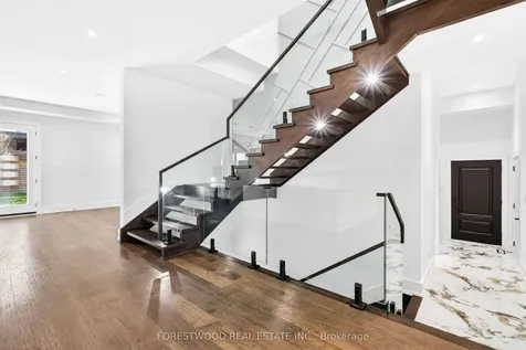 193 Mateo Place Mississauga ON L5A 2K4
