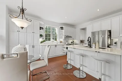 5948 Chercover Court Burlington ON L7L 6T2