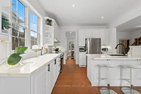 5948 Chercover Court Burlington ON L7L 6T2