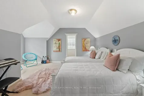 5948 Chercover Court Burlington ON L7L 6T2