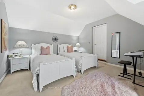 5948 Chercover Court Burlington ON L7L 6T2