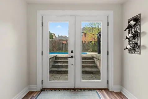 5948 Chercover Court Burlington ON L7L 6T2