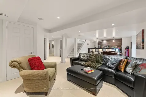 5948 Chercover Court Burlington ON L7L 6T2