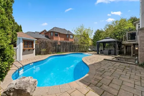 5948 Chercover Court Burlington ON L7L 6T2