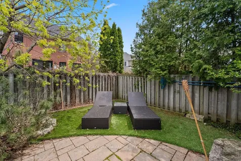 5948 Chercover Court Burlington ON L7L 6T2