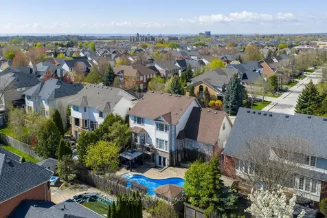 5948 Chercover Court Burlington ON L7L 6T2