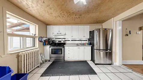 137 Campbell Avenue Toronto ON M6P 3V1