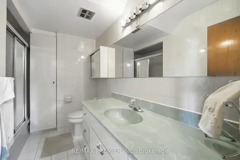 40 Donofree Road Toronto ON M6L 2P5