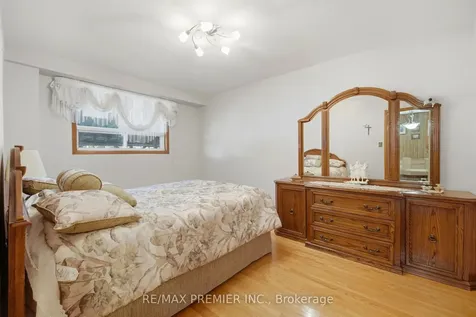 40 Donofree Road Toronto ON M6L 2P5
