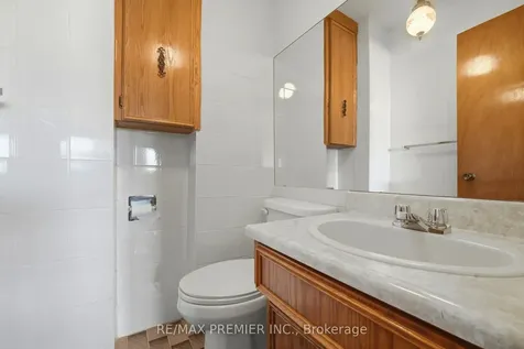 40 Donofree Road Toronto ON M6L 2P5