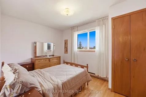 40 Donofree Road Toronto ON M6L 2P5