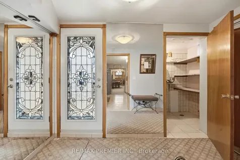 40 Donofree Road Toronto ON M6L 2P5