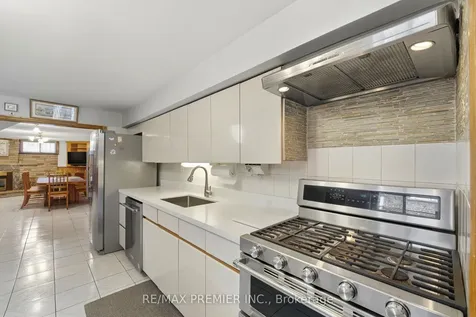 40 Donofree Road Toronto ON M6L 2P5