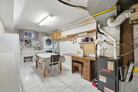 40 Donofree Road Toronto ON M6L 2P5