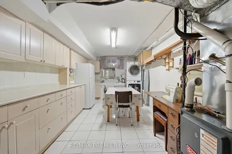 40 Donofree Road Toronto ON M6L 2P5
