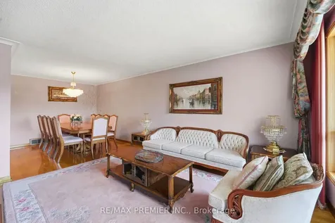 40 Donofree Road Toronto ON M6L 2P5