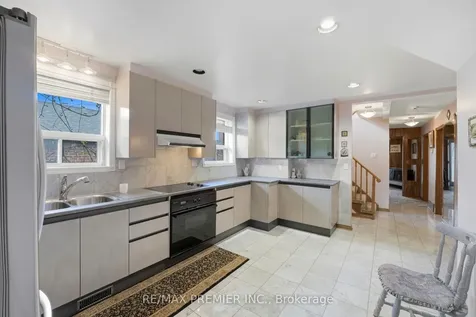 40 Donofree Road Toronto ON M6L 2P5