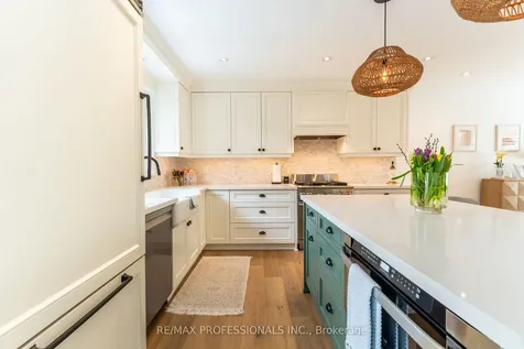 1326 Stanbury Road Oakville ON L6L 2J4