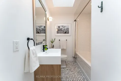 1326 Stanbury Road Oakville ON L6L 2J4