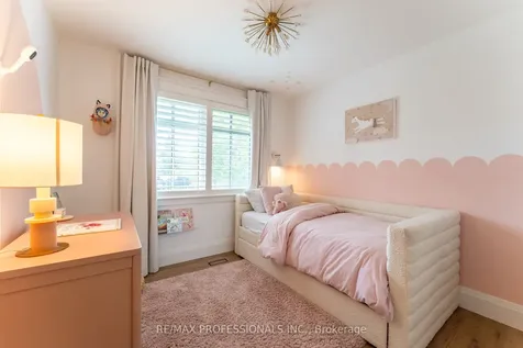 1326 Stanbury Road Oakville ON L6L 2J4