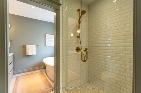 1326 Stanbury Road Oakville ON L6L 2J4