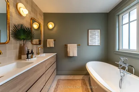 1326 Stanbury Road Oakville ON L6L 2J4