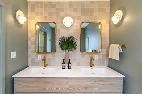 1326 Stanbury Road Oakville ON L6L 2J4