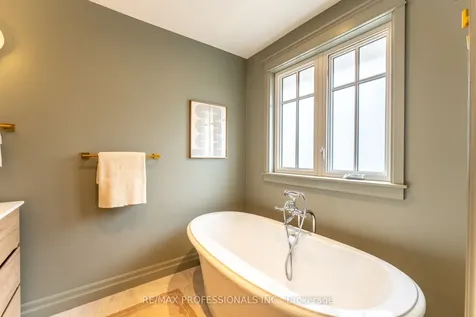 1326 Stanbury Road Oakville ON L6L 2J4