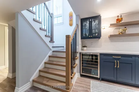 1326 Stanbury Road Oakville ON L6L 2J4