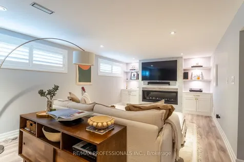 1326 Stanbury Road Oakville ON L6L 2J4
