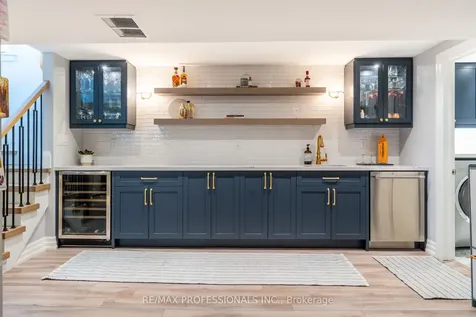 1326 Stanbury Road Oakville ON L6L 2J4