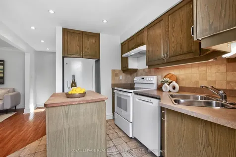 93 Medland Crescent Toronto ON M6P 2N3