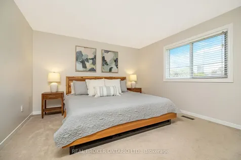 752 Mackenzie Drive Milton ON L9T 3M1