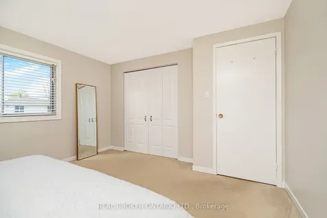 752 Mackenzie Drive Milton ON L9T 3M1