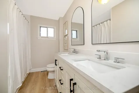 752 Mackenzie Drive Milton ON L9T 3M1