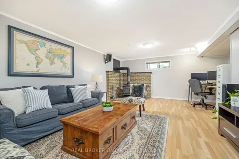 752 Mackenzie Drive Milton ON L9T 3M1