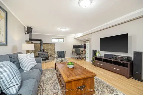 752 Mackenzie Drive Milton ON L9T 3M1