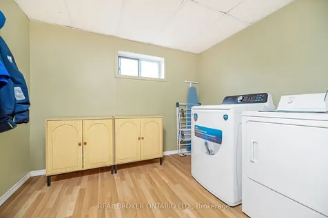 752 Mackenzie Drive Milton ON L9T 3M1