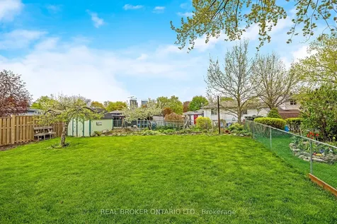 752 Mackenzie Drive Milton ON L9T 3M1