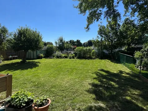 752 Mackenzie Drive Milton ON L9T 3M1