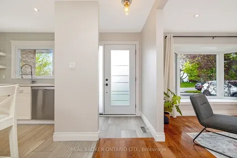 752 Mackenzie Drive Milton ON L9T 3M1