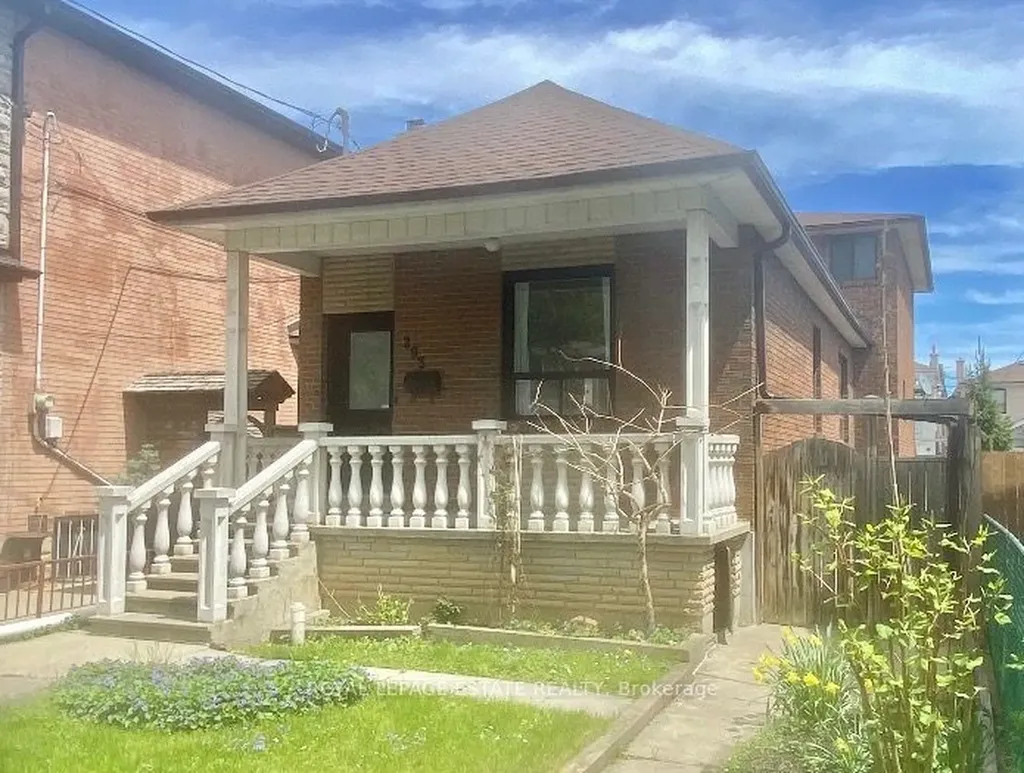 293 Harvie Avenue Toronto ON M6E 4L2