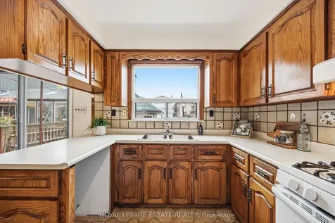 293 Harvie Avenue Toronto ON M6E 4L2