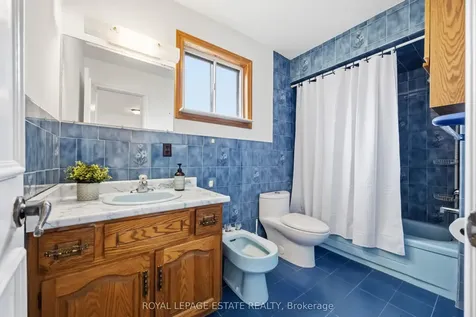 293 Harvie Avenue Toronto ON M6E 4L2