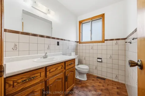 293 Harvie Avenue Toronto ON M6E 4L2